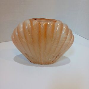Cream Swirl Shell-Shaped Glass Vase
